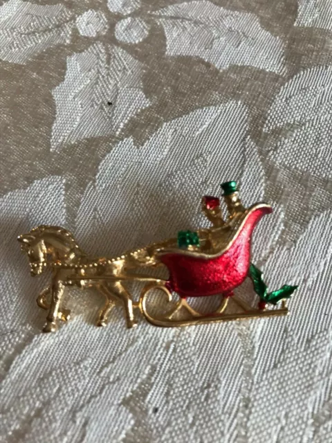 Neuf épingle en forme en émail rouge de Noël cheval victorien et traîneau 