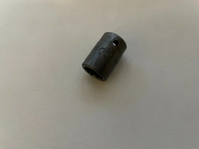 Mac Tools USA 1/2" Drive 12 Point 11/16" SAE Shallow Impact Socket VP222