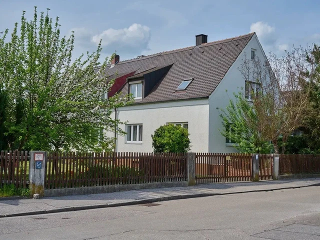 Haus mit Charakter - Modernisierte Doppelhaushälfte für die kleine Familie