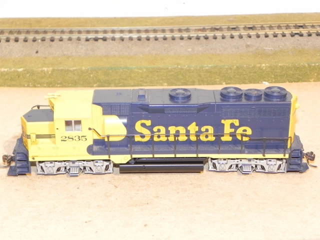 KATO HO SANTA Fe War Bonnet #2835 GP-35 Powered Diesel Locomotive 