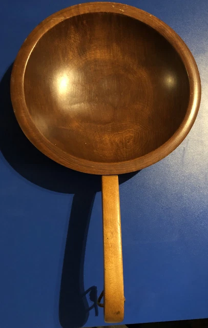 Vintage Americana Munising 3-Footed Wooden Snack Serving Bowl with Handle