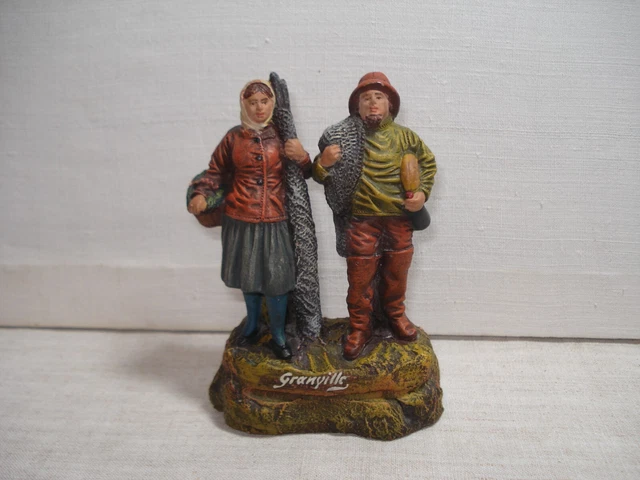 Couple de Pêcheurs en Terre Cuite de l´Isle Adam - Souvenir de Granville