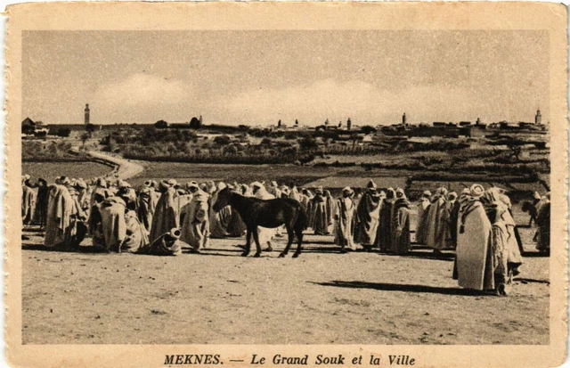 CPA AK MAROC MEKNES - Le Grand Souk et la Ville (219596)