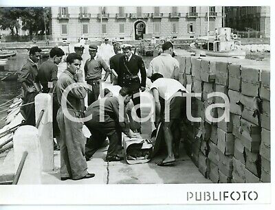 1955 NAPOLI "FORTUNELLO" Blitz Guardia di Finanza per contrabbando sigarette