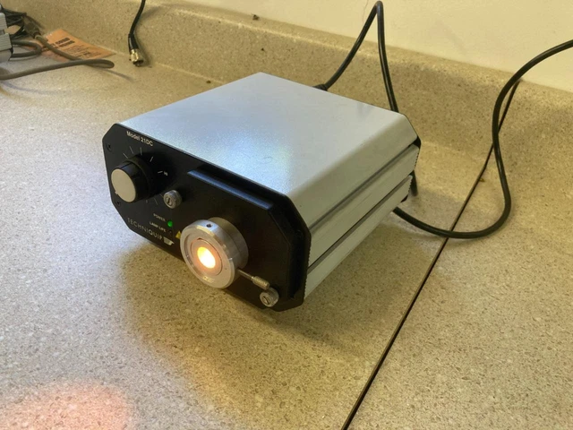 Technique Model 21 DC Halogen Fiber Optic Illuminator Light Source
