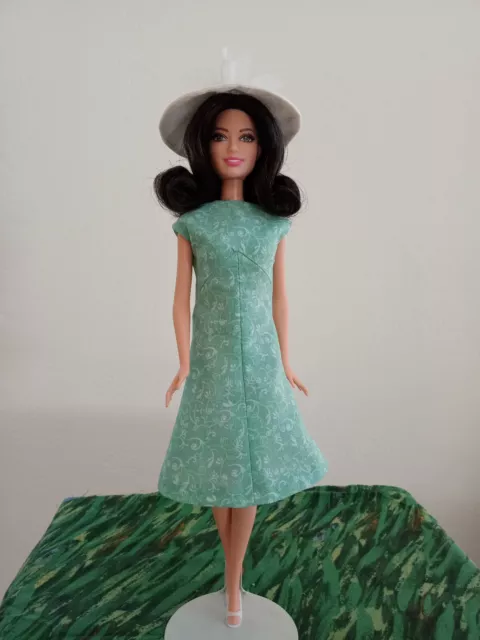 1960s That Girl-style Detailed A-line Dress and a Matching Hat for Barbie 1960s That Girl-style Detailed A-line Dress and a Matching Hat for Barbie