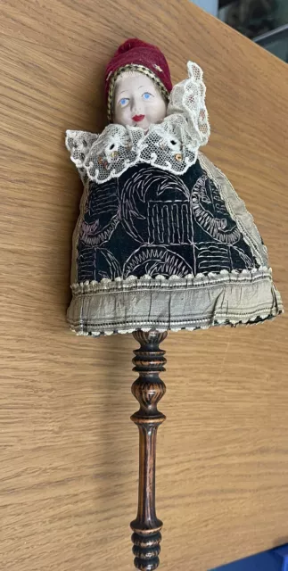 poupée ancienne  de collection Hochet nourrisson très bon état.tête en biscuit