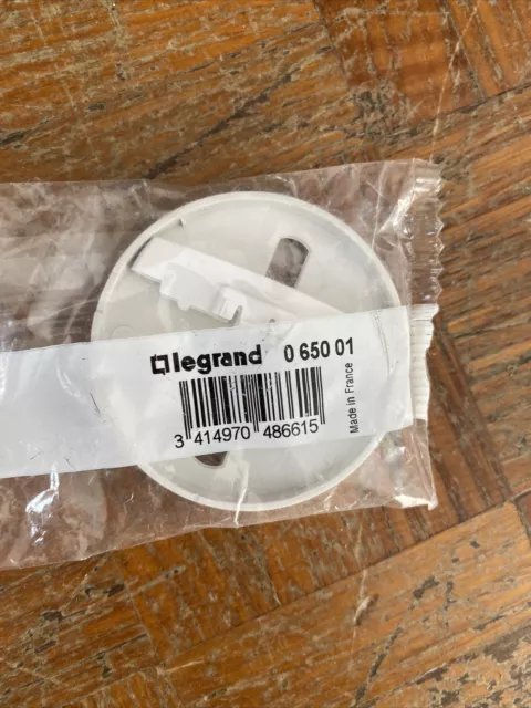 Manette simple va et vient bouton poussoir étroit Legrand Céliane blanc 65001