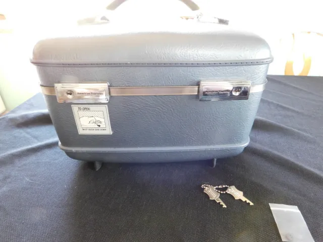 American Tourister Vintage Train Case Luggage Blue Gray Keys Hard shell VGC