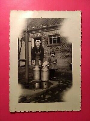 Foto Vintage antik Frau Woman Mädchen Girl Landwirtschaft Bauernhof Milchkanne