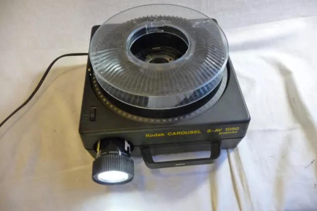 Slide projector KODAK SA-V 1050 150mm  lens + slide carousel +CD Instructions