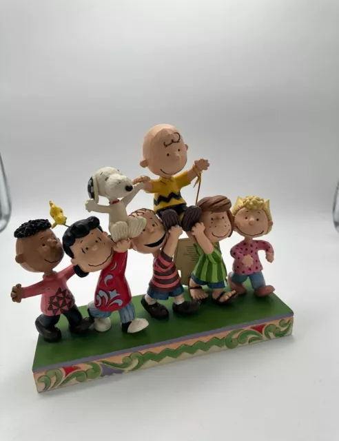 Enesco Peanuts by Jim Shore The Gang Grand Celebration Figur, 19 cm, Mehrfarbig 3