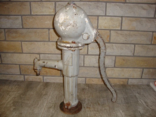 alte Wasserpumpe     Gusseisen  Nr. 1077