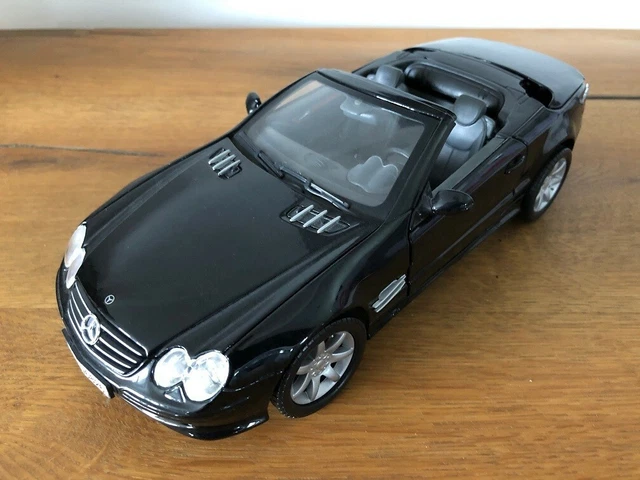 Voiture Miniature Mercedes 500 SL Rouge à L'échelle 1/18 - Occasion Avec Petit Défaut