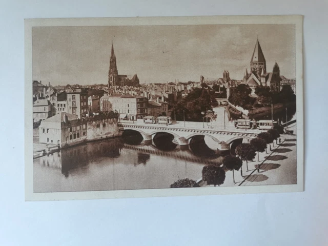 CPA 57 METZ - Vue sur la Moselle et le Moyen Pont