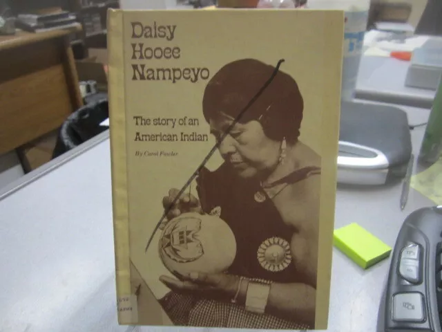 Daisy Hooee Nampeyo (The Story of an American Indian), Fowler, Carol Daisy Hooee Nampeyo (The Story of an American Indian), Fowler, Carol