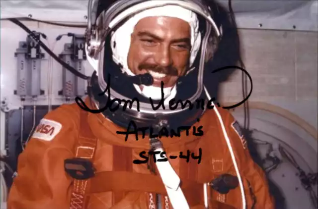 Tom Hennen Signed 4x6 Photo NASA Space Shuttle Astronaut Army STS-44 Autograph