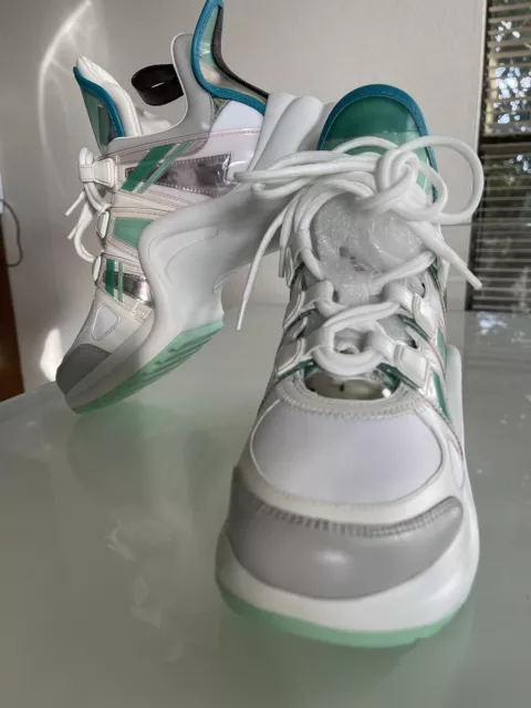 louis vuittons archlight sneakers. 100% authentic. Color white/green.