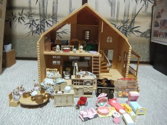 Sylvanian Families (Calico Critters) House/dolls/furniture/accessories set