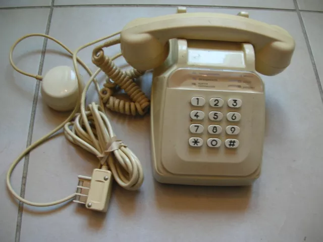 Ancien téléphone BC 72 TEMAT Quimper couleur ivoire et fonctionne