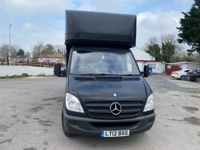 luton van curtain side tail lift