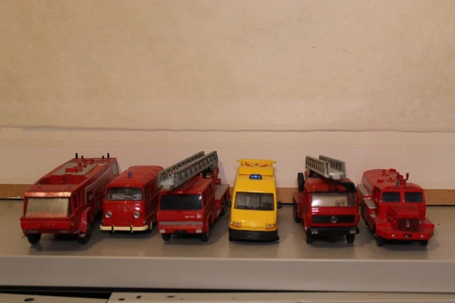 Lot De 27 Camions De Pompiers Miniatures – Métal – Diverses Marques – Collection