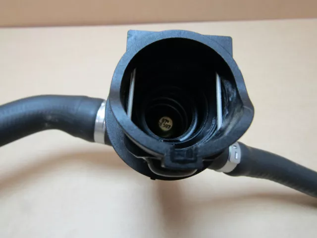 BMW R1200RS LC 2016 5,285 Meilen Thermostat Gehäuse und Rohre (3418) 3