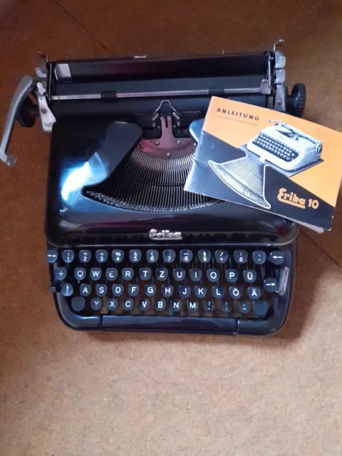 alte Schreibmaschine Erika 10,schwarz,ohne Koffer mit Anleitung VEB S+NW Dresden
