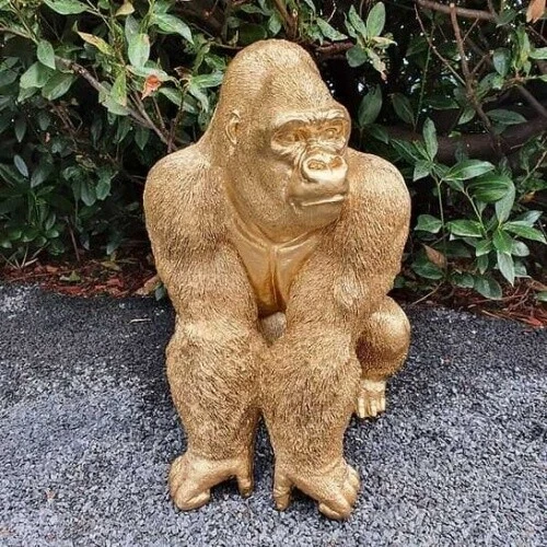 GARTENFIGUR GARTENDEKO GORILLA Figur sitzt 56 cm Gold Garten Balkon