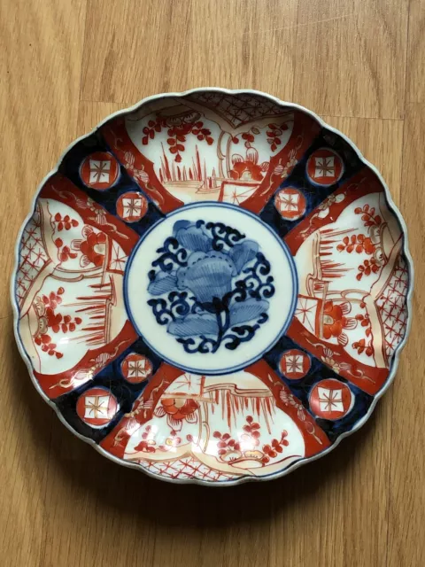 BELLE ancienne ASSIETTE XIXème IMARI CHINE / JAPON en PORCELAINE décor fleurs