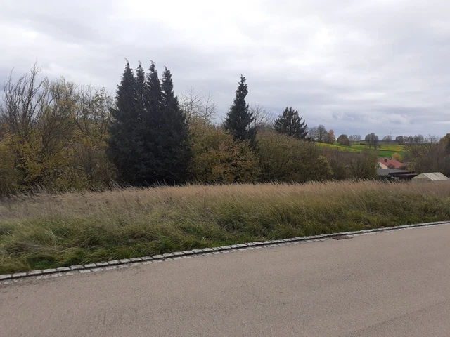 Baugrundstück, 700 m² voll erschlossen, ohne Bauzwang, ohne Winterdienst,