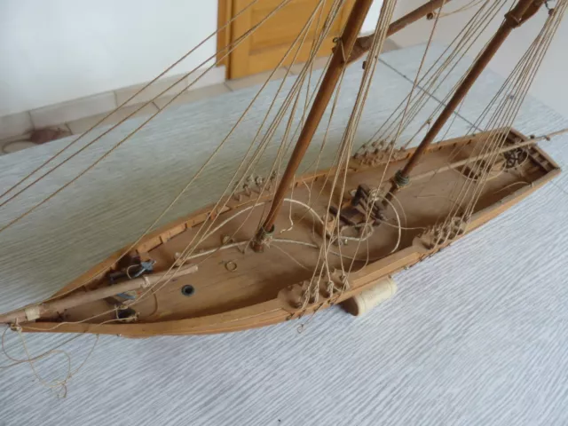 Maquette de voilier en bois