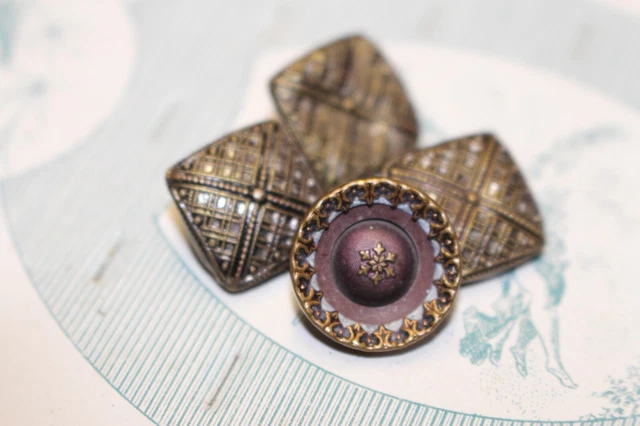BOUTON ANCIEN COUTURE en métal  et laiton travaillé