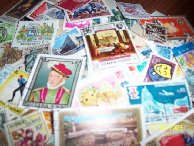 -859- Lot de 1000 timbres différents et oblitérés du monde-