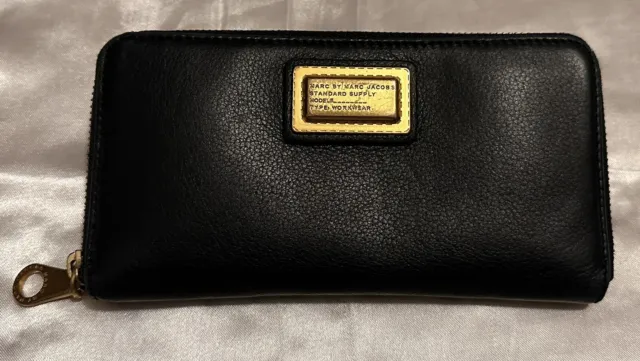Marc By Marc Jacobs Womens Long Black Pebbled 100%Cow Leather Zip Around  Wallet