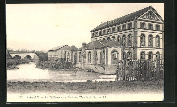 CPA Laigle, La Trèfilerie et le Pont du Chemin de Fer
