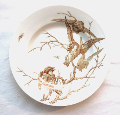 Assiette ancienne Jeune paysan breton et ses cochons signée CARNAC 