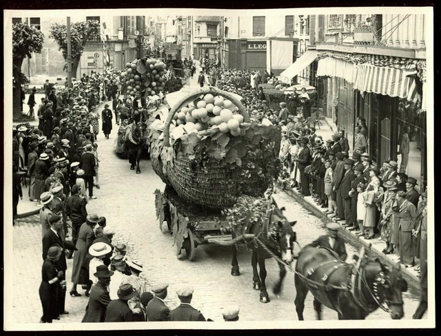beautiful vintage photo BEAUNE harvest baskets from Burgundy.Pressoir. wines. vineyard