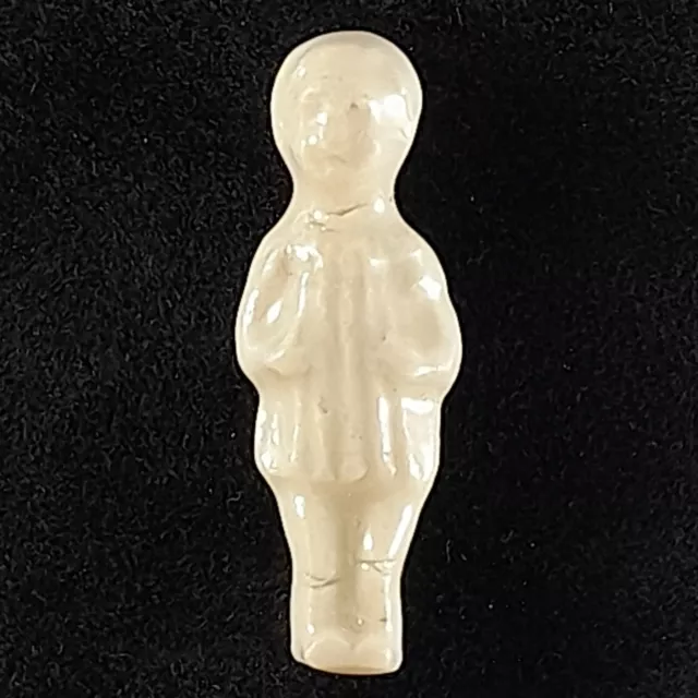 Fève ancienne LE BAIGNEUR EN CHEMISE Ranque Ducongé Porcelaine émaillée (A62)