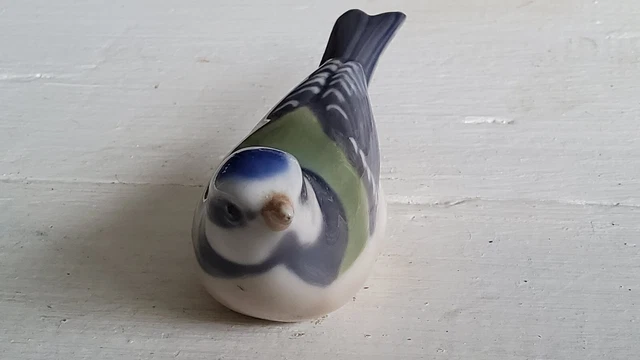 Joli oiseau en porcelaine Signée ROYAL COPENHAGUE
