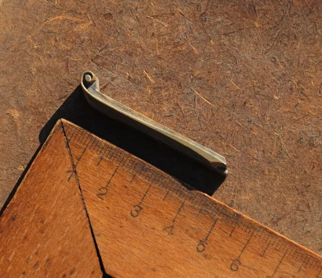 Linie Ornament Messingornament Messing Buchbinden Blindprägung Ornament Leder.'