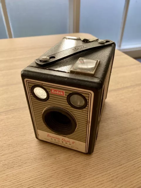 KODAK BROWNIE Flash II Vintage Box Camera.