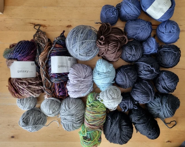 Wolle Paket mehr als 1,5 kg unterschiedliche Marken, Qualitäten und Farben