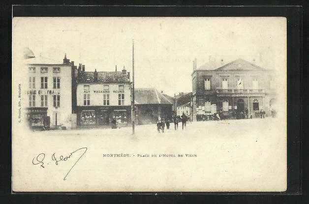 CPA Montmedy, Place de l´Hotel de Ville
