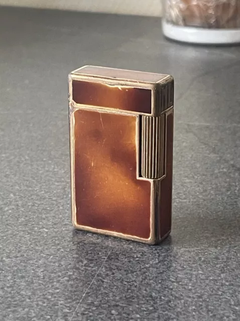 S.T DUPONT - Briquet laque brune et métal doré