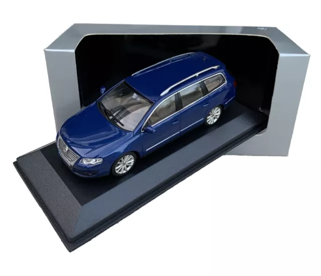 Volkswagen Passat Variant B6 - 1/43 scale - VW Minichamps modelcar