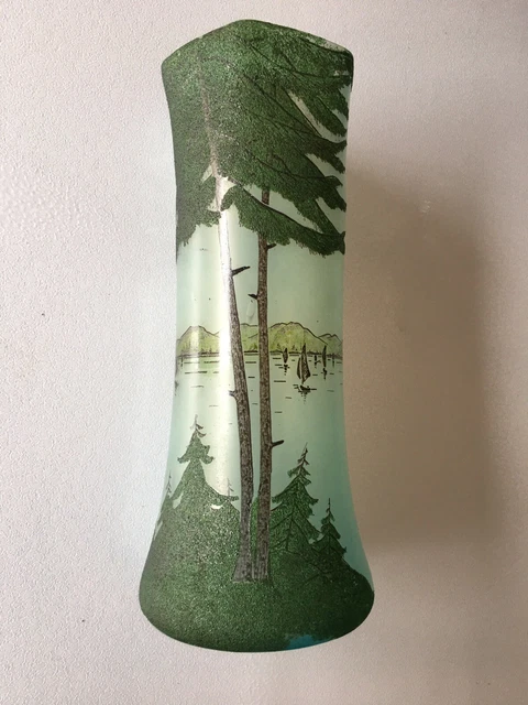 Vase Art Nouveau en verre émaillé signé Legras – décor hivernal, vers