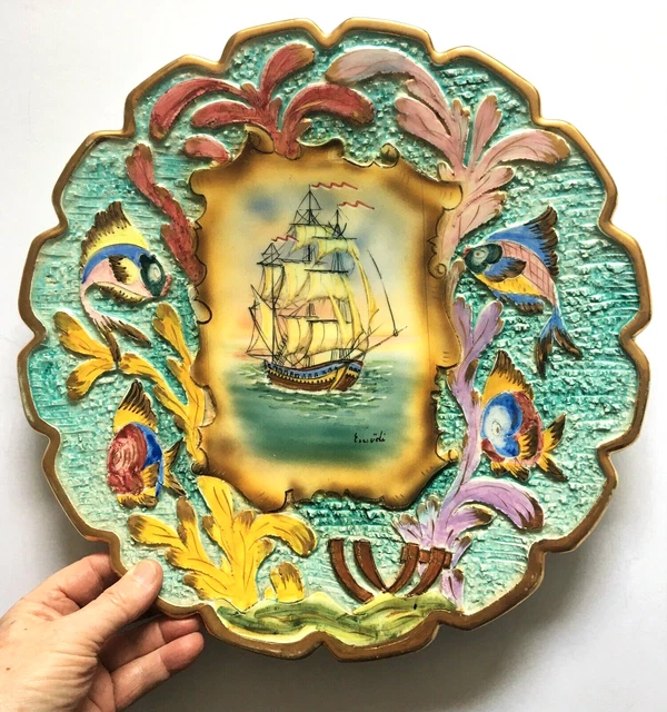 FAÏENCE de MONACO - GRAND PLAT à décor de TROIS-MÂTS signé KÉRINA - 31 cm