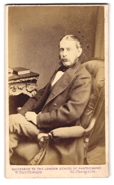 Fotografie W. Smorthwaite, London, 52 Cheapside, Portrait stattlicher junger Ma