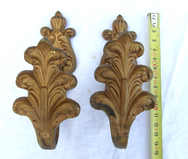 Paire embrasses rideaux éléments décoration bois doré toupie XIXème siècle